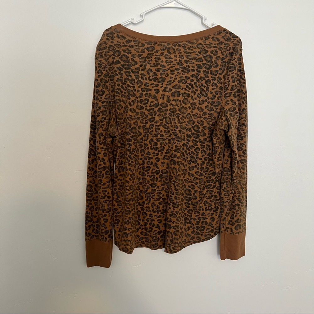 Time & Tru cheetah print long sleeve - Picture 4 of 4